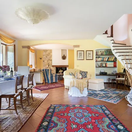 Costanza 6, Emma וילה פיביצאנו